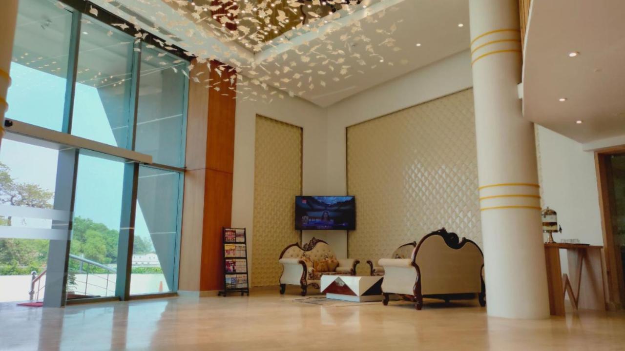 Radisson Hotel Bareilly Airport Bagian luar foto