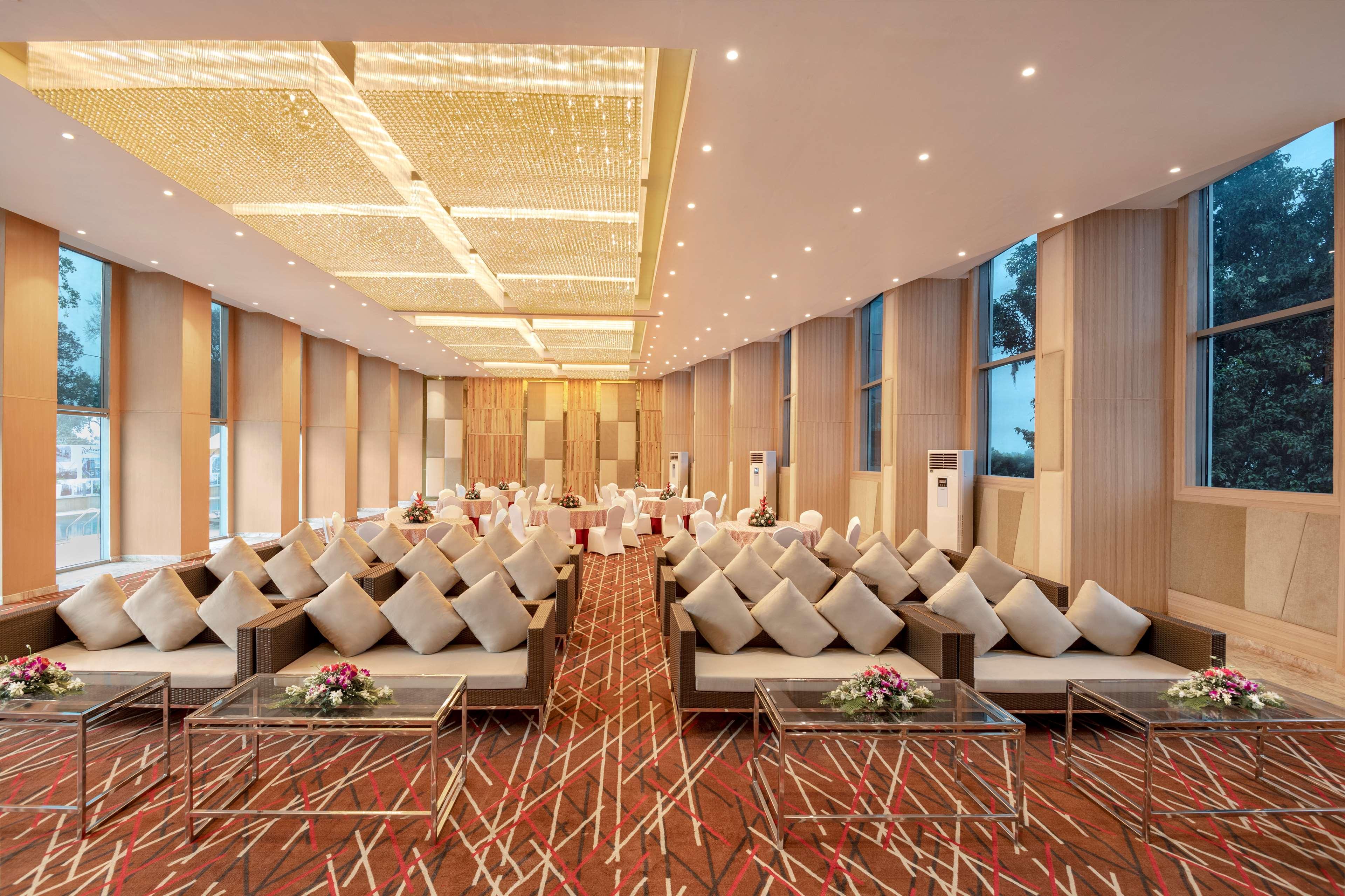 Radisson Hotel Bareilly Airport Bagian luar foto