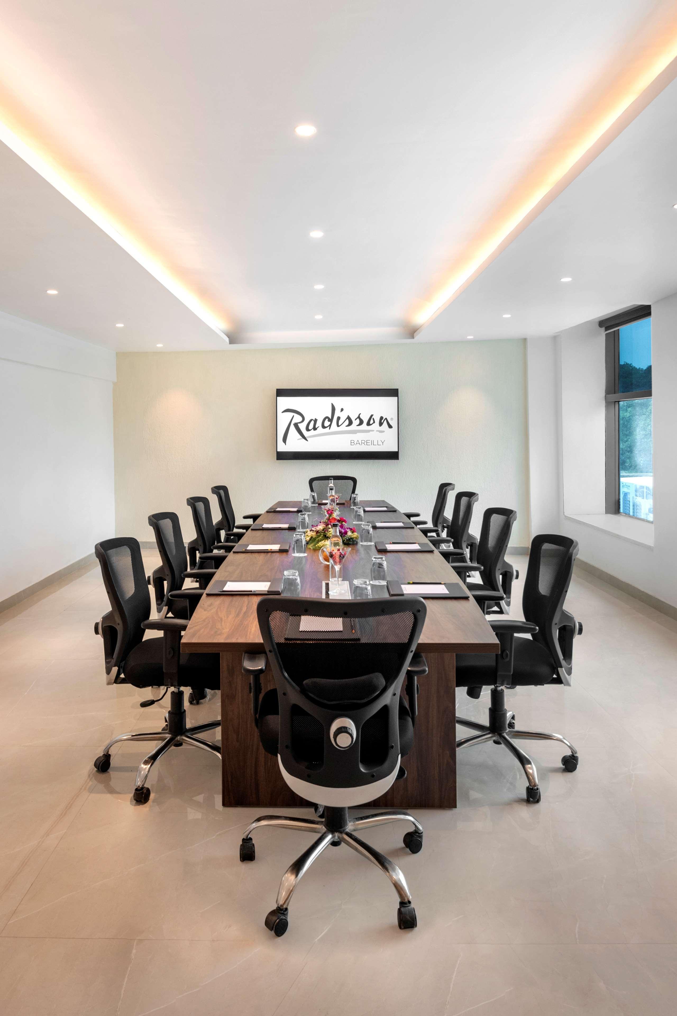 Radisson Hotel Bareilly Airport Bagian luar foto